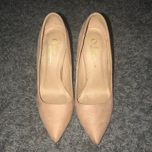 Pointed Pumps
